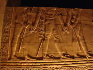 Dudubot  wIK  HOLDING hands 800px-Flickr_-_schmuela_-_I_do_like_the_hand-holding